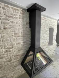 Installation d'un poêle à bois moderne dans une maison en rénovation - Valence 26