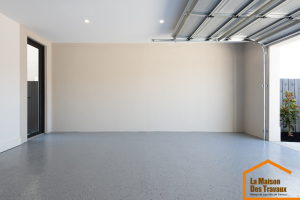 un garage aménagé en pièce à vivre