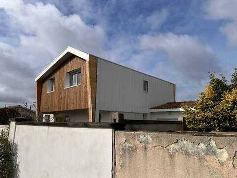 Surélévation de maison bois et parpaing