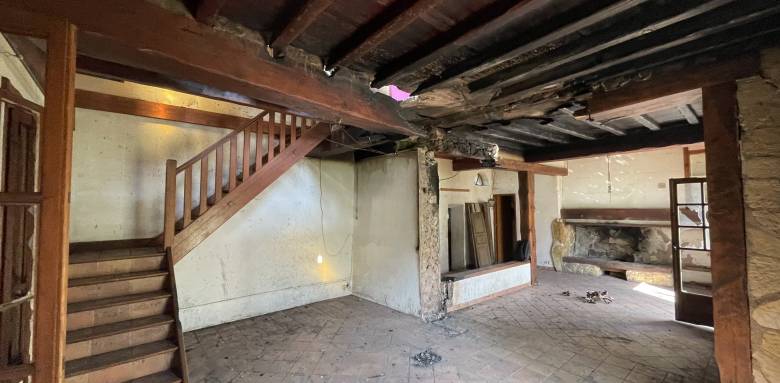 Pièce principale à rénover 