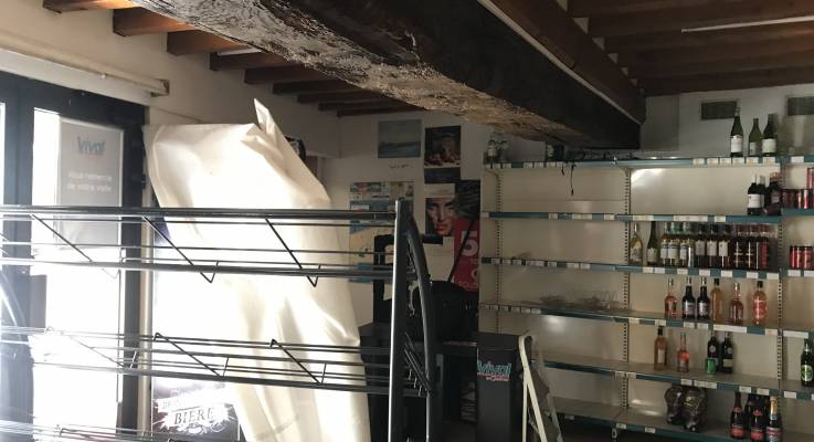 Intérieur du magasin avant transformation (Dives-sur-Mer 14160)