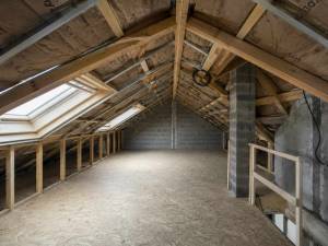 Aménagement de combles à Saint-Genis-les-Ollières 69290 — structure charpente et isolation en cours