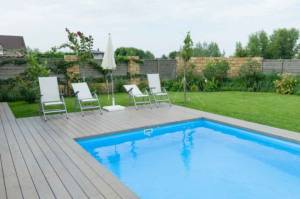 Installer une piscine dans son jardin - La Maison Des Travaux Savigny-sur-Orge