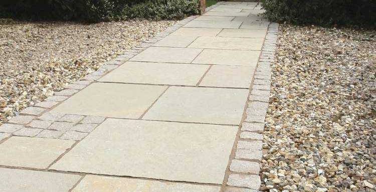Allée de jardin en pierre naturelle
