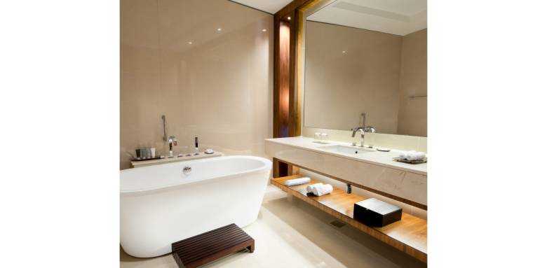 Comment rendre une salle de bain plus lumineuse sans fenêtre ? Noues de Sienne 14380