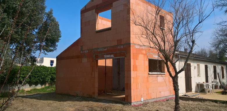 Agrandissement latéral de maison  en construction