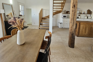 Rénover une maison ancienne : moderniser sans perdre son âme