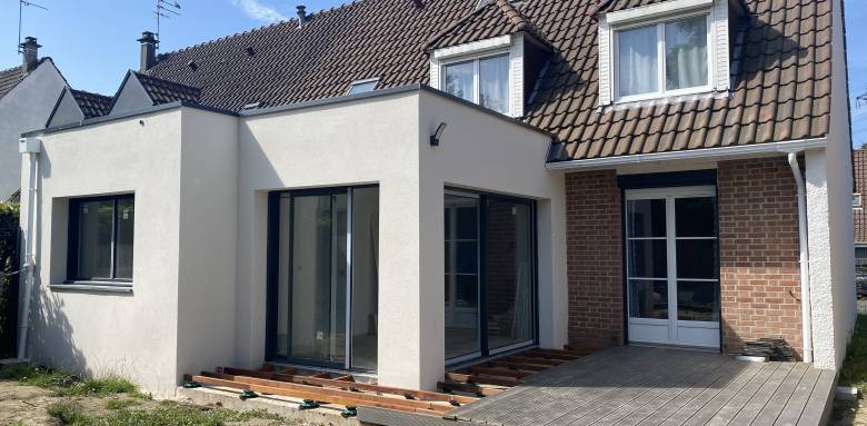 Oser le rupture architecturale briques et enduit teinté