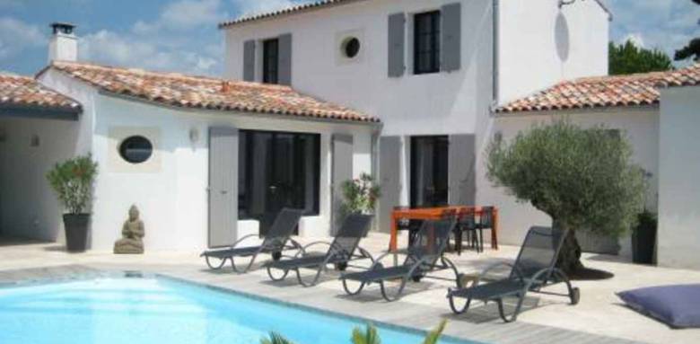 Piscine maçonée 4x8 à Nieul sur Mer : résistance et durabilité