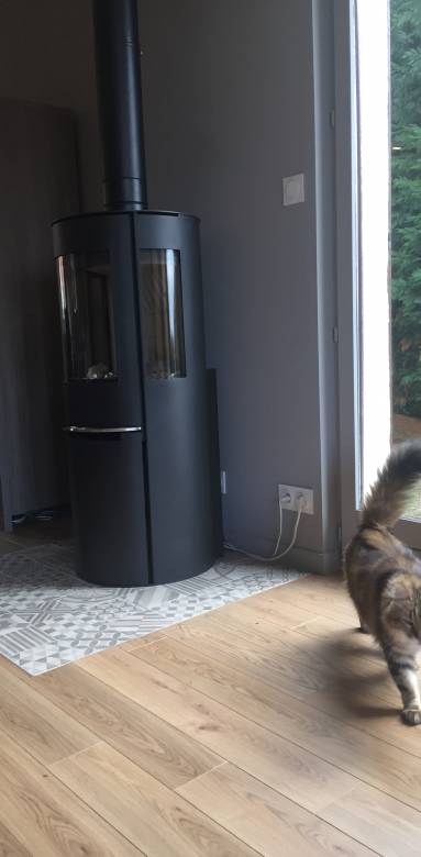 Winter is coming ...  pensez à l'installation d'un poêle ! Quelques exemples d'installation de pôeles à bois et à pellets - Agence La Maison Des Travaux Lyon Ouest Val de Saône