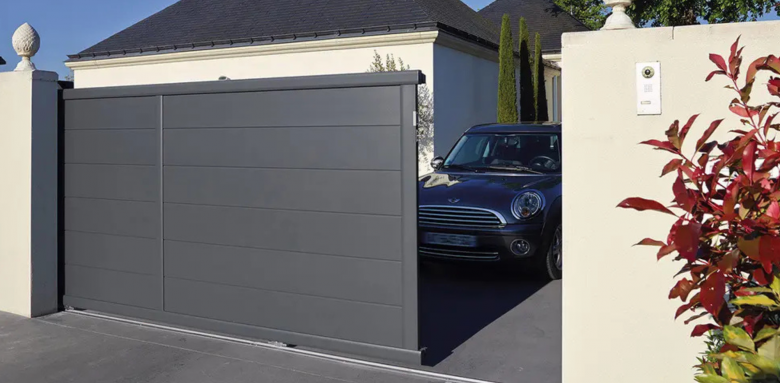 Portail motorisé coulissant ou battant