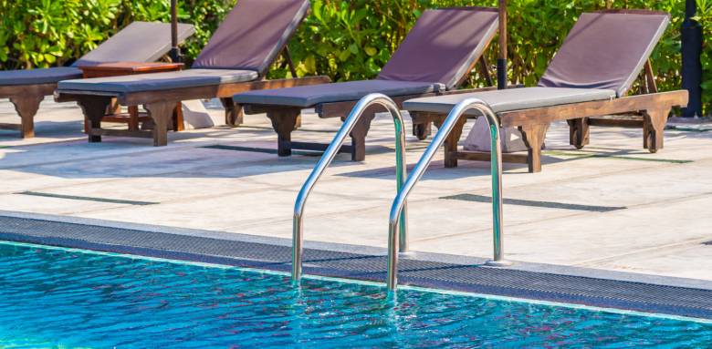 Comment aménager les abords d'une piscine ?