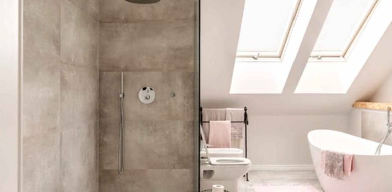 Installer une salle de bain sous les combles