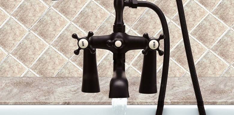 Robinetterie salle de bain rétro