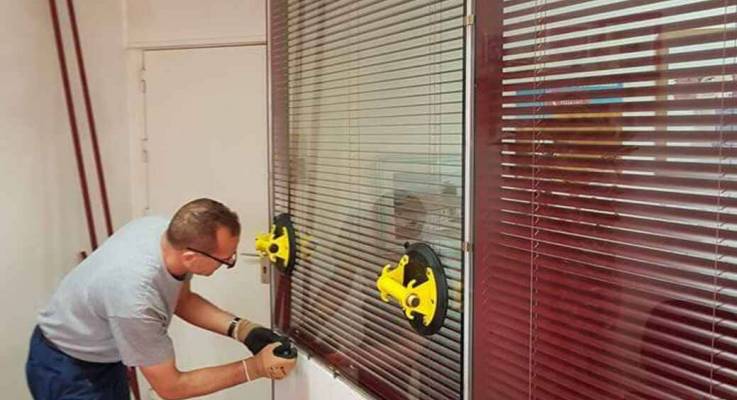  Travaux de menuiserie lors de la rénovation d'une agence immobilière - Brie-Comte-Robert 77170