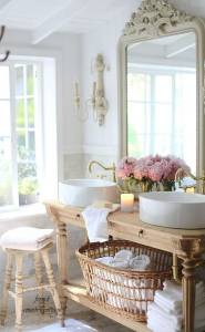 Ambiance générale d'une salle de bains campagne chic