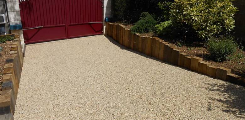 Allée carrossable en gravier stabilisé