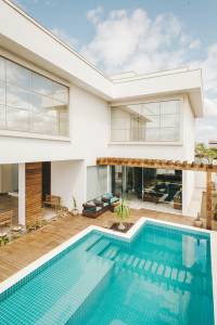 Faire construire une plage de piscine avec La Maison Des Travaux d’Alès