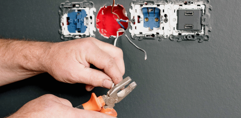 Vérifier son installation électrique, avec La Maison Des Travaux Vannes Auray Carnac