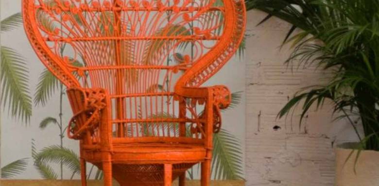 Fauteuil Emmanuelle repeint en orange