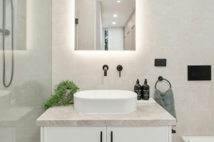 Rénover une petite salle de bain de 10 m²