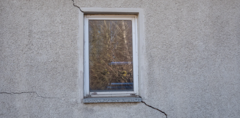 Fissure visible, à rénover 