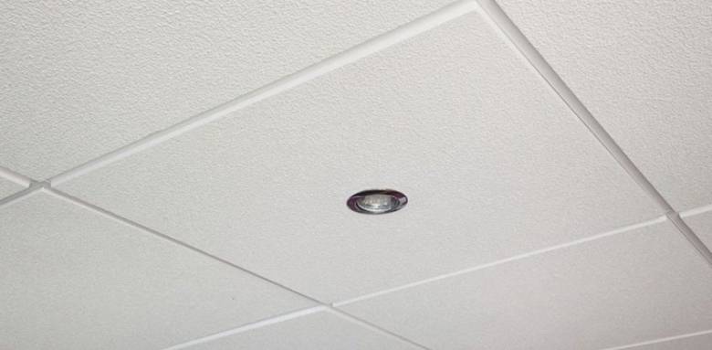Faux plafond dalles en plâtre