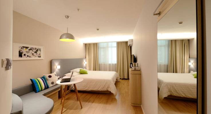 chambre hotel rénovée