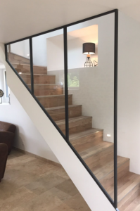 Escalier verrière : faire entrer la lumière au cœur de votre intérieur