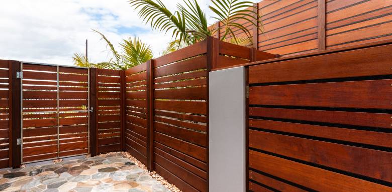 Portail en bois ou en aluminium que faut-il choisir ?