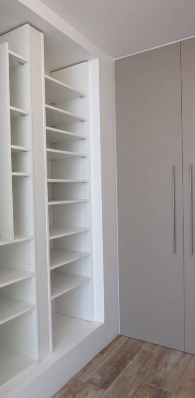 Dressing dans ancienne chambre avec portes accordéon