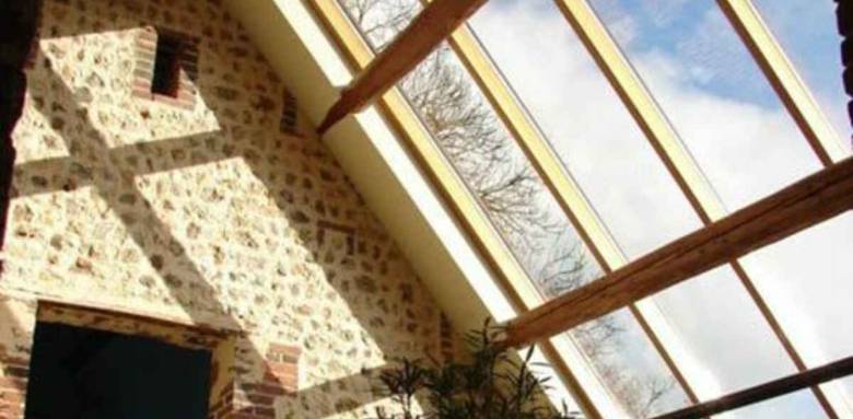 Verrière de toit en bois