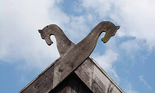 Têtes de chevaux entreroisées - Europe du Nord -