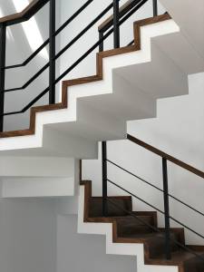 Bien choisir sa rampe d’escalier : sécurité et esthétique