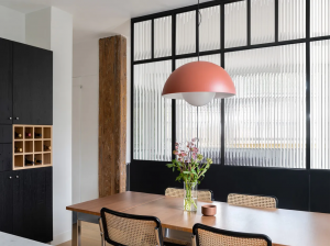 Rénovation appartement Paris 17 : Le verre strié, la touche graphique de votre intérieur 