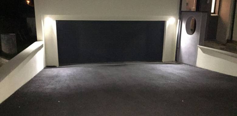 Eclairage extérieur garage en pente