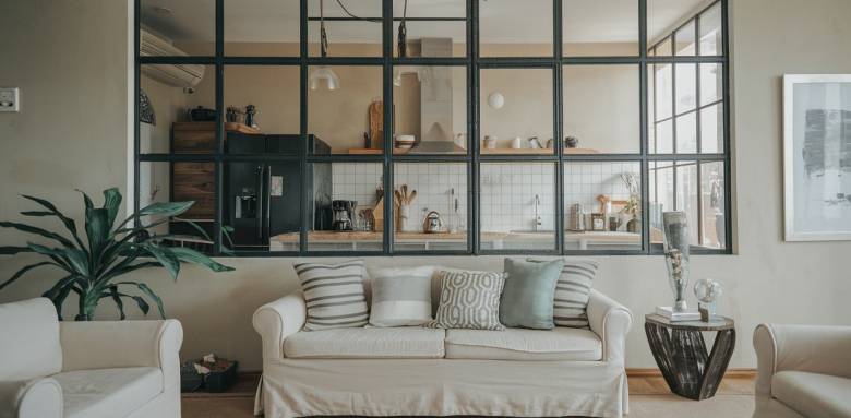 Verrière intérieure entre le séjour et la cuisine