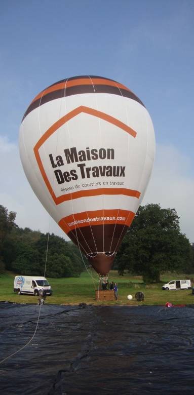 la maison des travaux de Savigny-sur-Orge, sponsor d'une montgolfière