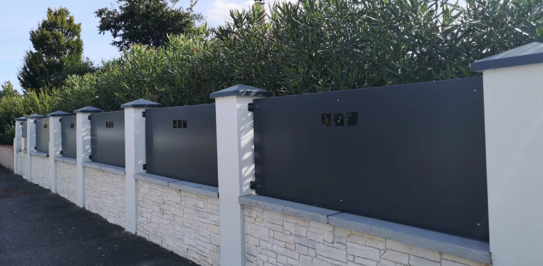 Construire mur de clôture