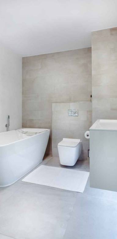 Salle de bain claire sans fenêtre Paris 17