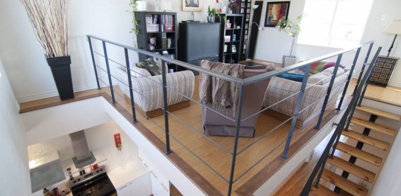 Vue plongeante depuis Mezzanine sur grand salon