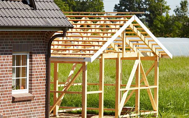 montage de charpente en vue d'une extension 