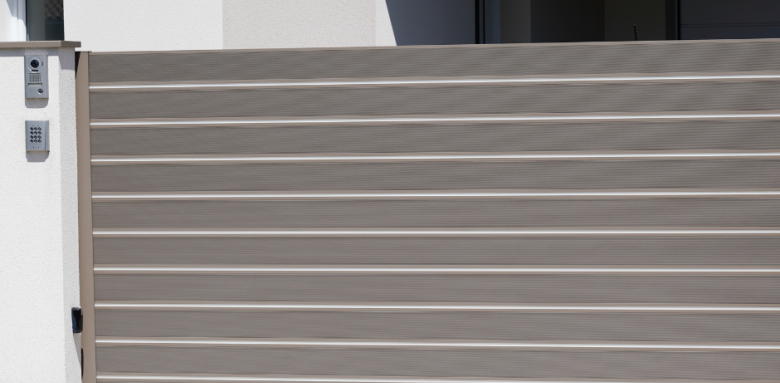 Portail coulissant en PVC