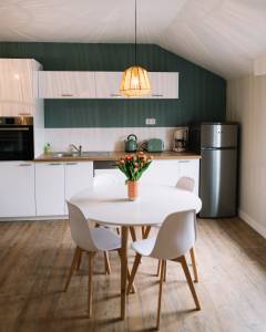 cuisine ouverte dans un appartement sous les combles - Houdan