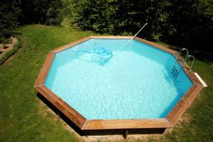piscine semi enterrée en bois