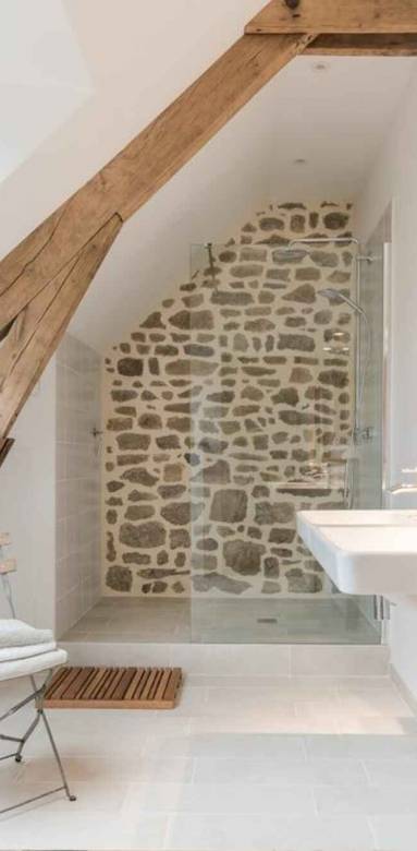 Aménager une salle de bains sous combles