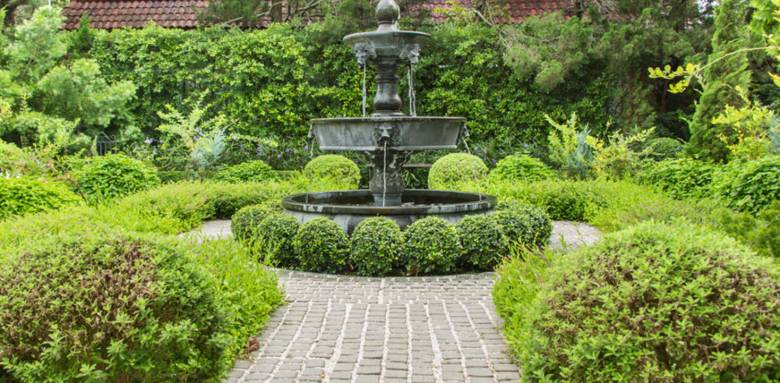 La fontaine de jardin avec La Maison Des Travaux, Les Sables D'Olonne