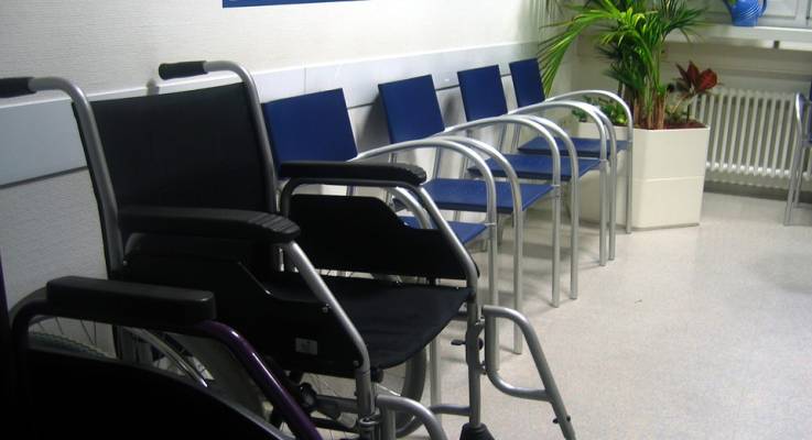 Rendre accessible aux PMR son cabinet médical en copropriété