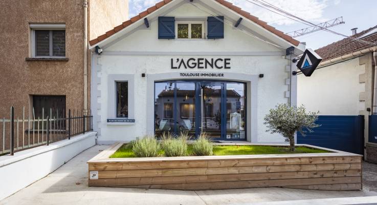 Transformation d'une maison en Agence immobilière 