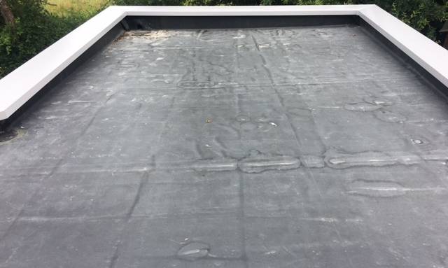 Toit plat (non accessible) en géomembrane d'une extension - Nantes 44